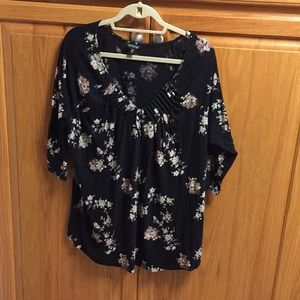 V neck lucky brand top size 2x black floral